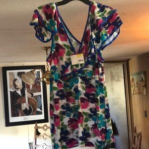 Very colorful ladies summer top... size L